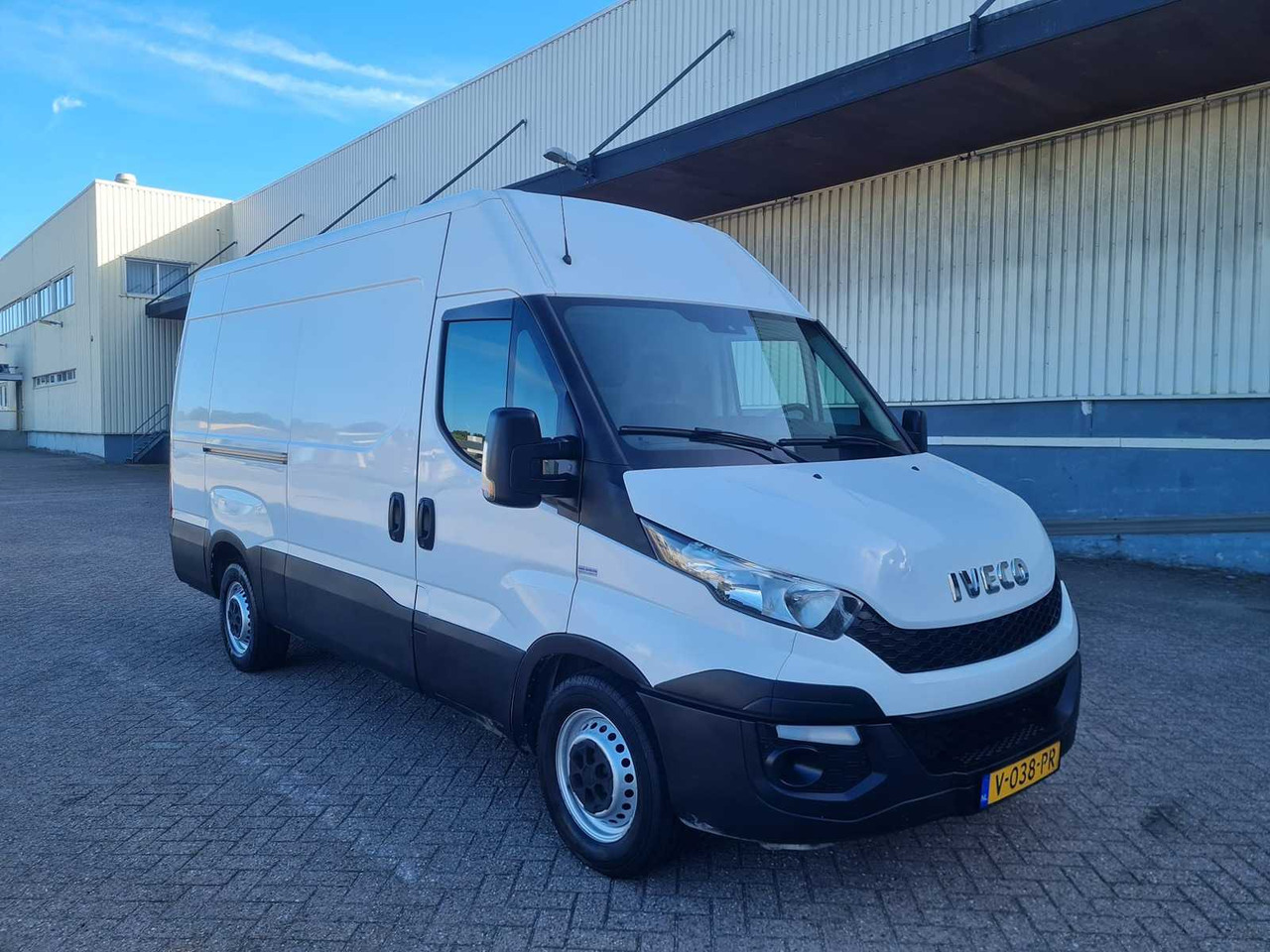 IVECO - DAILY - 35S15V 2.3 352 H2 L - V-038-PR - Komercinis automobilis: foto 2 IVECO - DAILY - 35S15V 2.3 352 H2 L - V-038-PR - Komercinis automobilis: foto 2