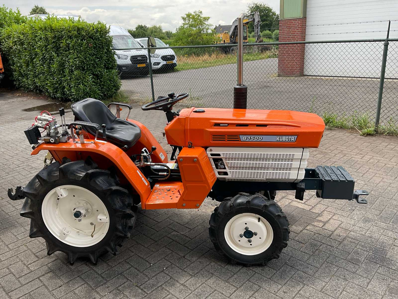 Kubota B1500DT - Mini traktorius: foto 5 Kubota B1500DT - Mini traktorius: foto 5