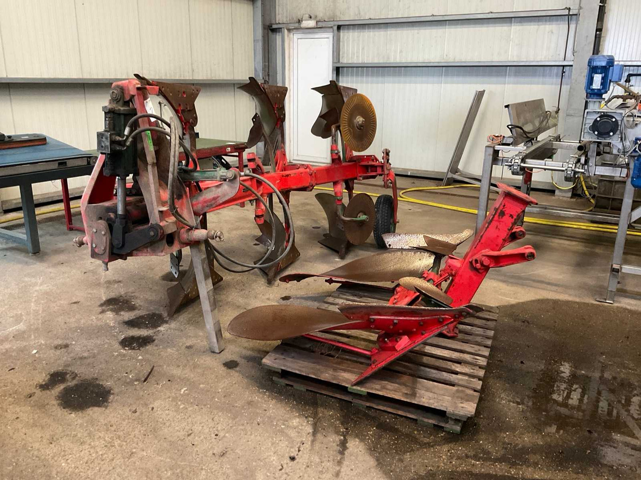 Kverneland Model. L - Plūgas: foto 1 Kverneland Model. L - Plūgas: foto 1