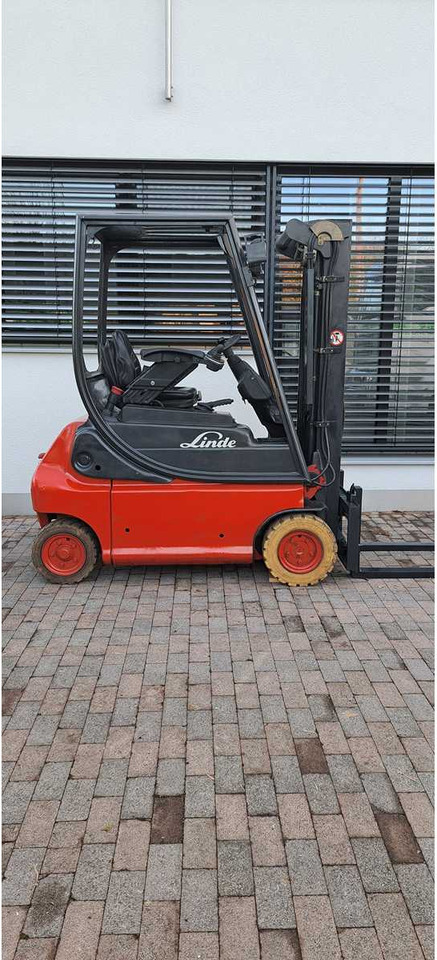 LINDE - E16P-02 - 2005 - FORKLIFT TRUCKS - Šakinis krautuvas: foto 1 LINDE - E16P-02 - 2005 - FORKLIFT TRUCKS - Šakinis krautuvas: foto 1