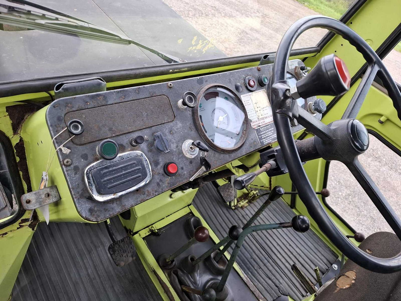 MERCEDES-BENZ - MB TRAC 800 - ALL-WHEEL DRIVE AGRICULTURAL TRACTOR - Traktorius: foto 5 MERCEDES-BENZ - MB TRAC 800 - ALL-WHEEL DRIVE AGRICULTURAL TRACTOR - Traktorius: foto 5