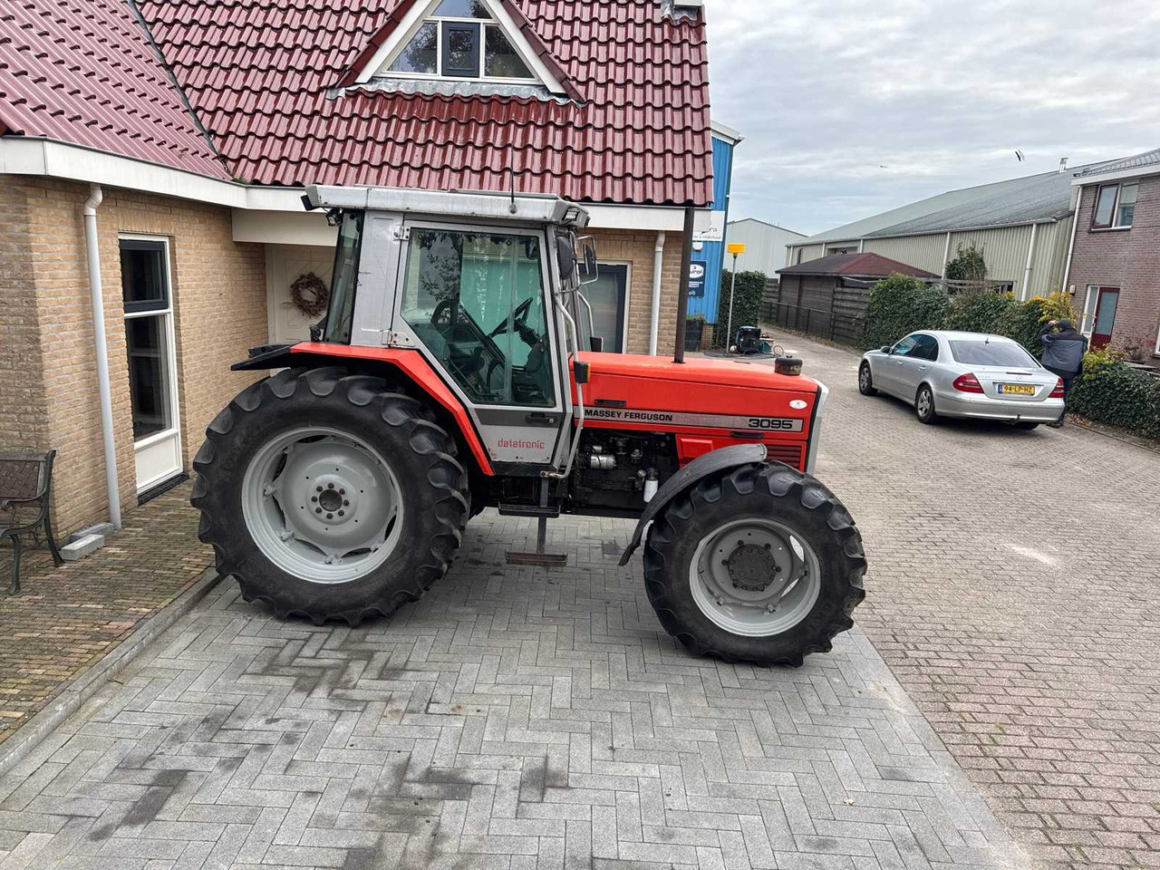 Massey-Ferguson MASSEY-FERGUSON - 3095 DATATRONIC - ALL-WHEEL DRIVE AGRICULTURAL TRACTOR - Traktorius: foto 4 Massey-Ferguson MASSEY-FERGUSON - 3095 DATATRONIC - ALL-WHEEL DRIVE AGRICULTURAL TRACTOR - Traktorius: foto 4