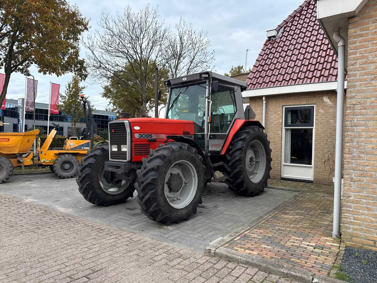 Massey-Ferguson MASSEY-FERGUSON - 3095 DATATRONIC - ALL-WHEEL DRIVE AGRICULTURAL TRACTOR - Traktorius: foto 3 Massey-Ferguson MASSEY-FERGUSON - 3095 DATATRONIC - ALL-WHEEL DRIVE AGRICULTURAL TRACTOR - Traktorius: foto 3
