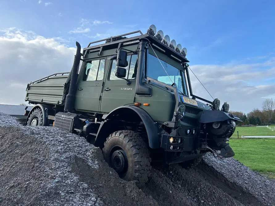 Mercedes-benz Unimog u 4023 dubbel cabine 9049 km - Traktorius: foto 2 Mercedes-benz Unimog u 4023 dubbel cabine 9049 km - Traktorius: foto 2