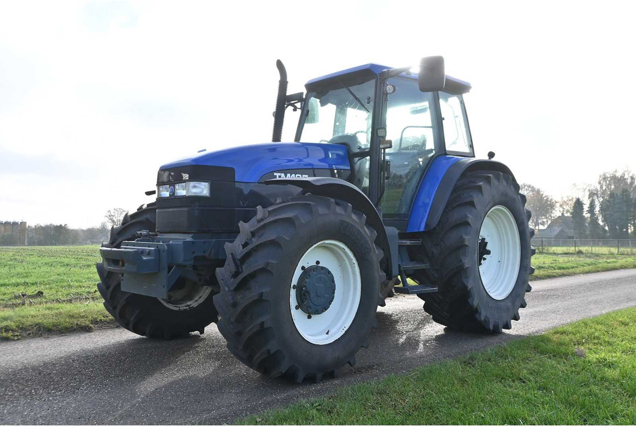 NEW HOLLAND - 1998 - TM135 - ALL-WHEEL DRIVE FARM TRACTOR - Traktorius: foto 1 NEW HOLLAND - 1998 - TM135 - ALL-WHEEL DRIVE FARM TRACTOR - Traktorius: foto 1