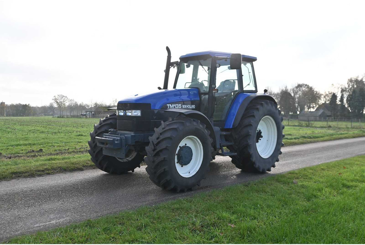 Traktorius NEW HOLLAND - 1998 - TM135 - ALL-WHEEL DRIVE FARM TRACTOR: foto 17 Traktorius NEW HOLLAND - 1998 - TM135 - ALL-WHEEL DRIVE FARM TRACTOR: foto 17