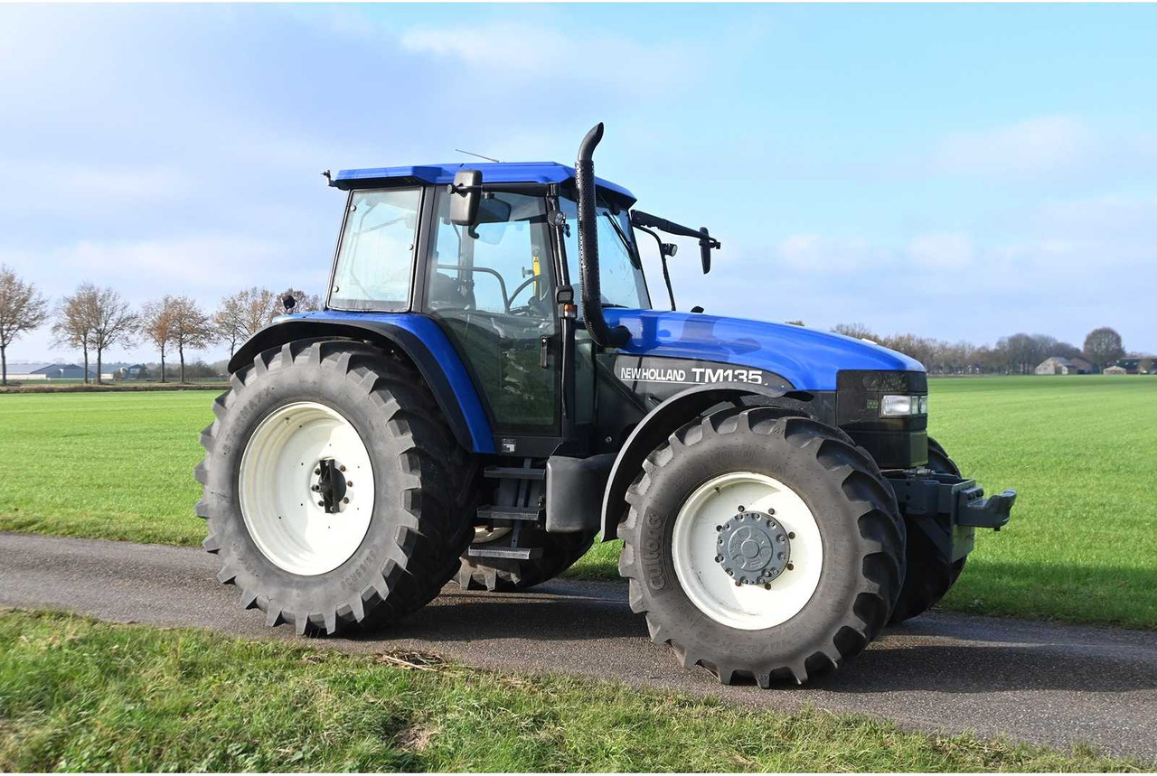 Traktorius NEW HOLLAND - 1998 - TM135 - ALL-WHEEL DRIVE FARM TRACTOR: foto 11 Traktorius NEW HOLLAND - 1998 - TM135 - ALL-WHEEL DRIVE FARM TRACTOR: foto 11