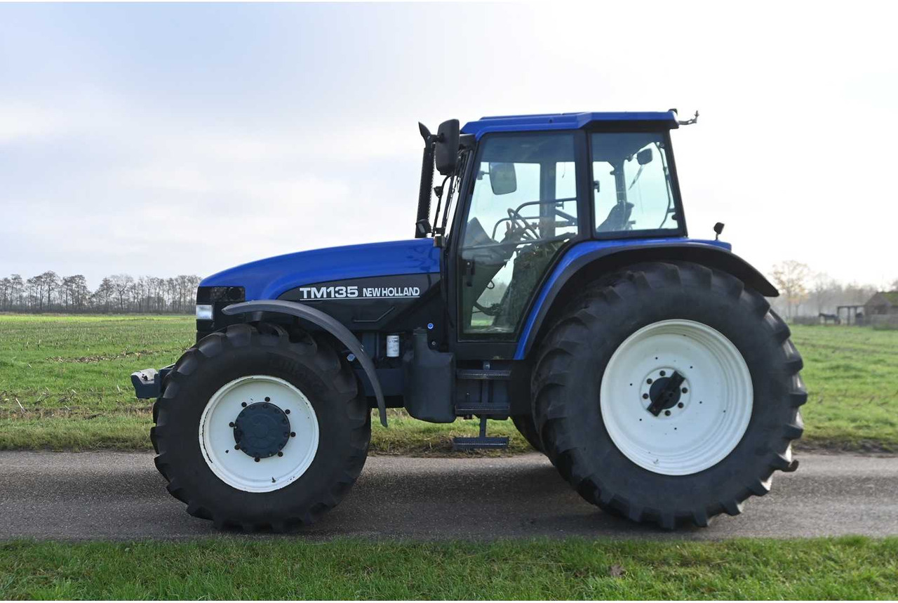 Traktorius NEW HOLLAND - 1998 - TM135 - ALL-WHEEL DRIVE FARM TRACTOR: foto 15 Traktorius NEW HOLLAND - 1998 - TM135 - ALL-WHEEL DRIVE FARM TRACTOR: foto 15