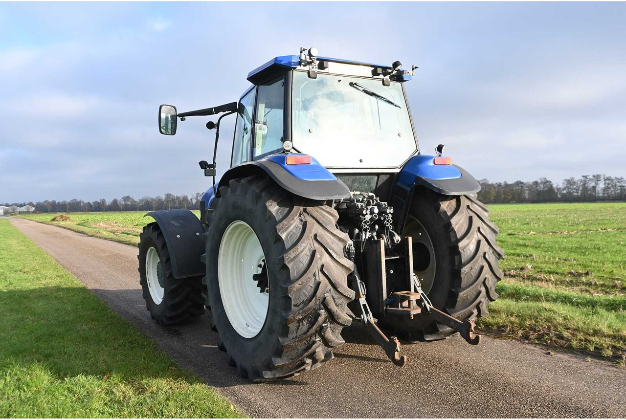 Traktorius NEW HOLLAND - 1998 - TM135 - ALL-WHEEL DRIVE FARM TRACTOR: foto 6 Traktorius NEW HOLLAND - 1998 - TM135 - ALL-WHEEL DRIVE FARM TRACTOR: foto 6
