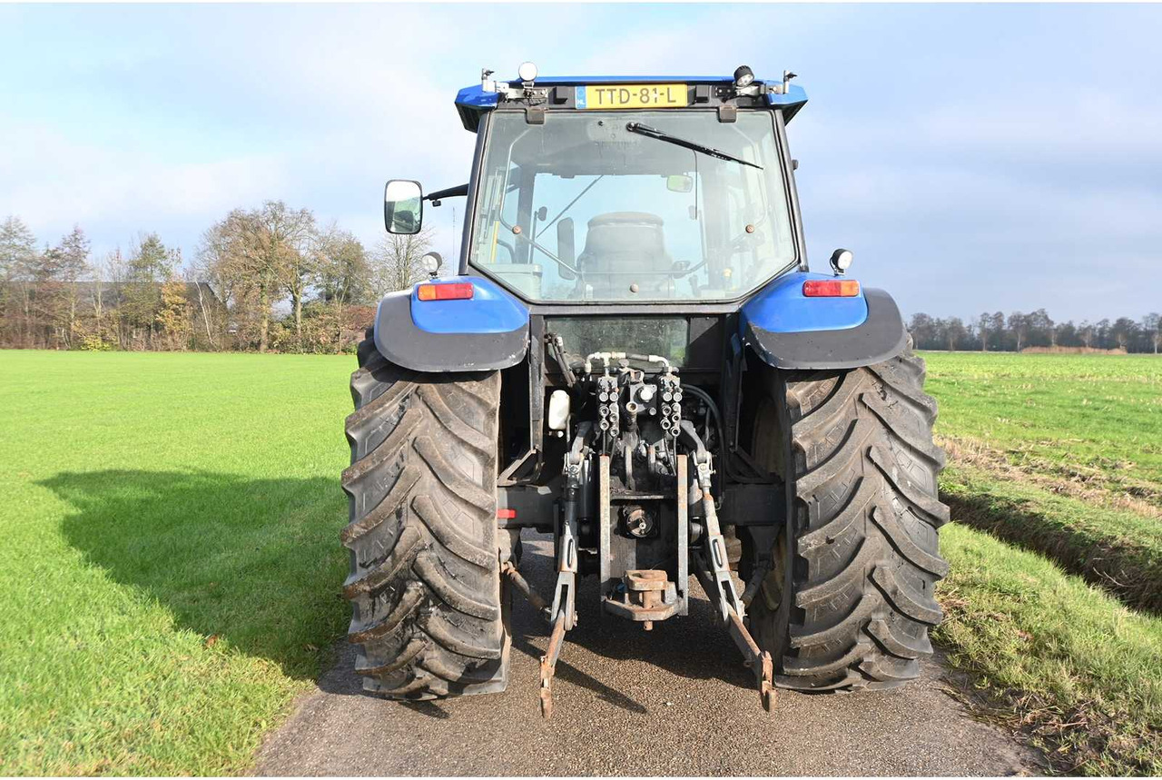 Traktorius NEW HOLLAND - 1998 - TM135 - ALL-WHEEL DRIVE FARM TRACTOR: foto 7 Traktorius NEW HOLLAND - 1998 - TM135 - ALL-WHEEL DRIVE FARM TRACTOR: foto 7