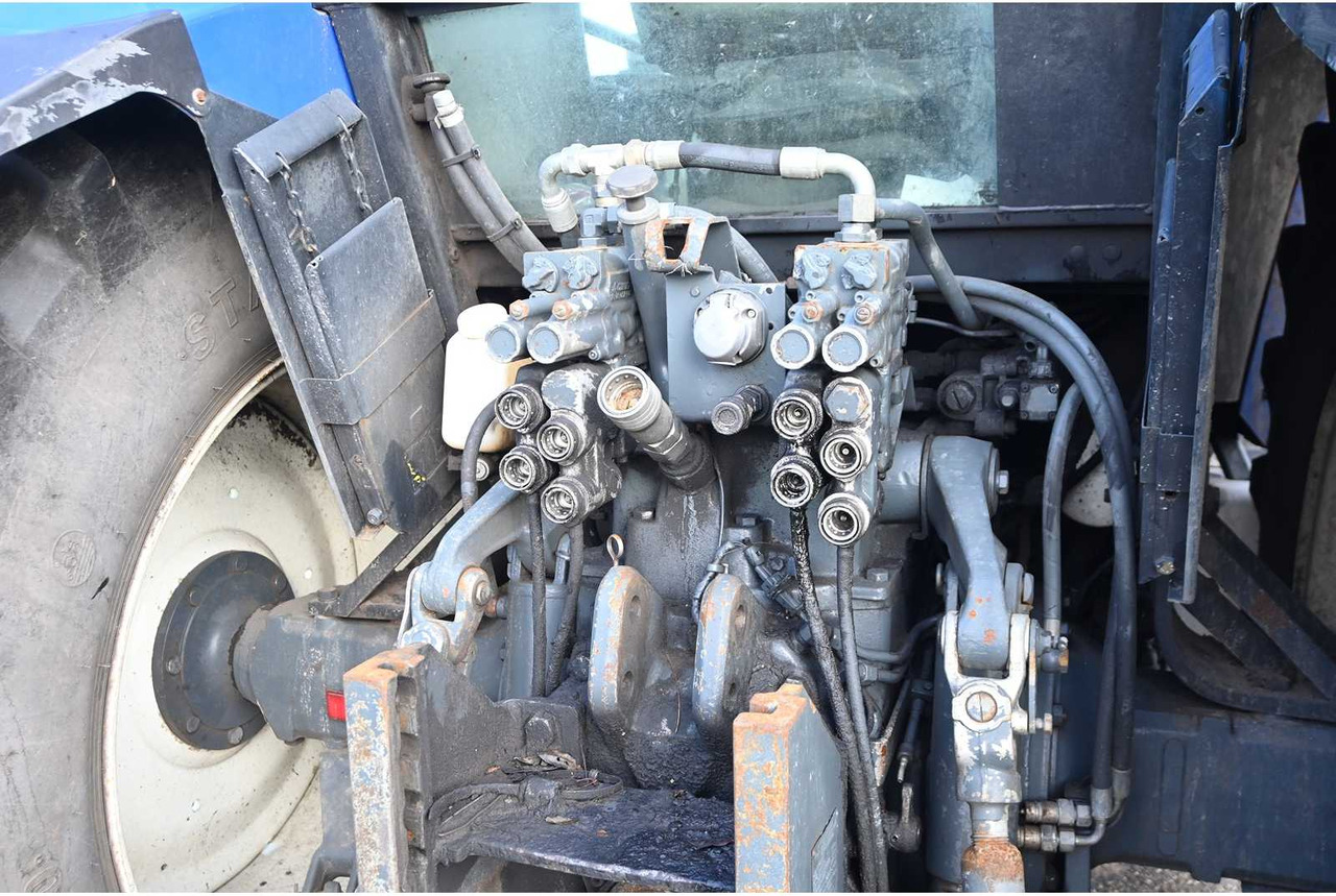 Traktorius NEW HOLLAND - 1998 - TM135 - ALL-WHEEL DRIVE FARM TRACTOR: foto 19 Traktorius NEW HOLLAND - 1998 - TM135 - ALL-WHEEL DRIVE FARM TRACTOR: foto 19