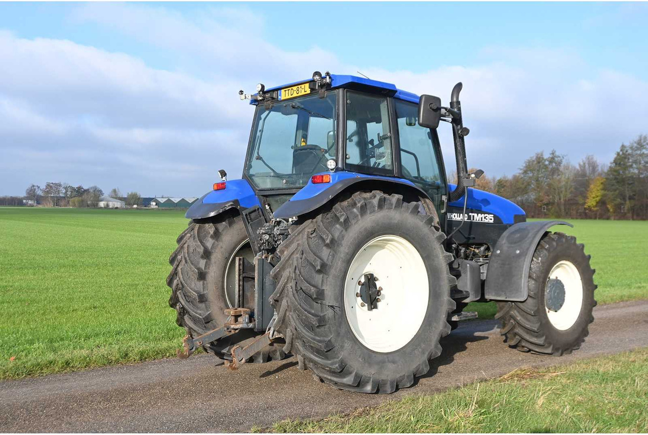 Traktorius NEW HOLLAND - 1998 - TM135 - ALL-WHEEL DRIVE FARM TRACTOR: foto 8 Traktorius NEW HOLLAND - 1998 - TM135 - ALL-WHEEL DRIVE FARM TRACTOR: foto 8
