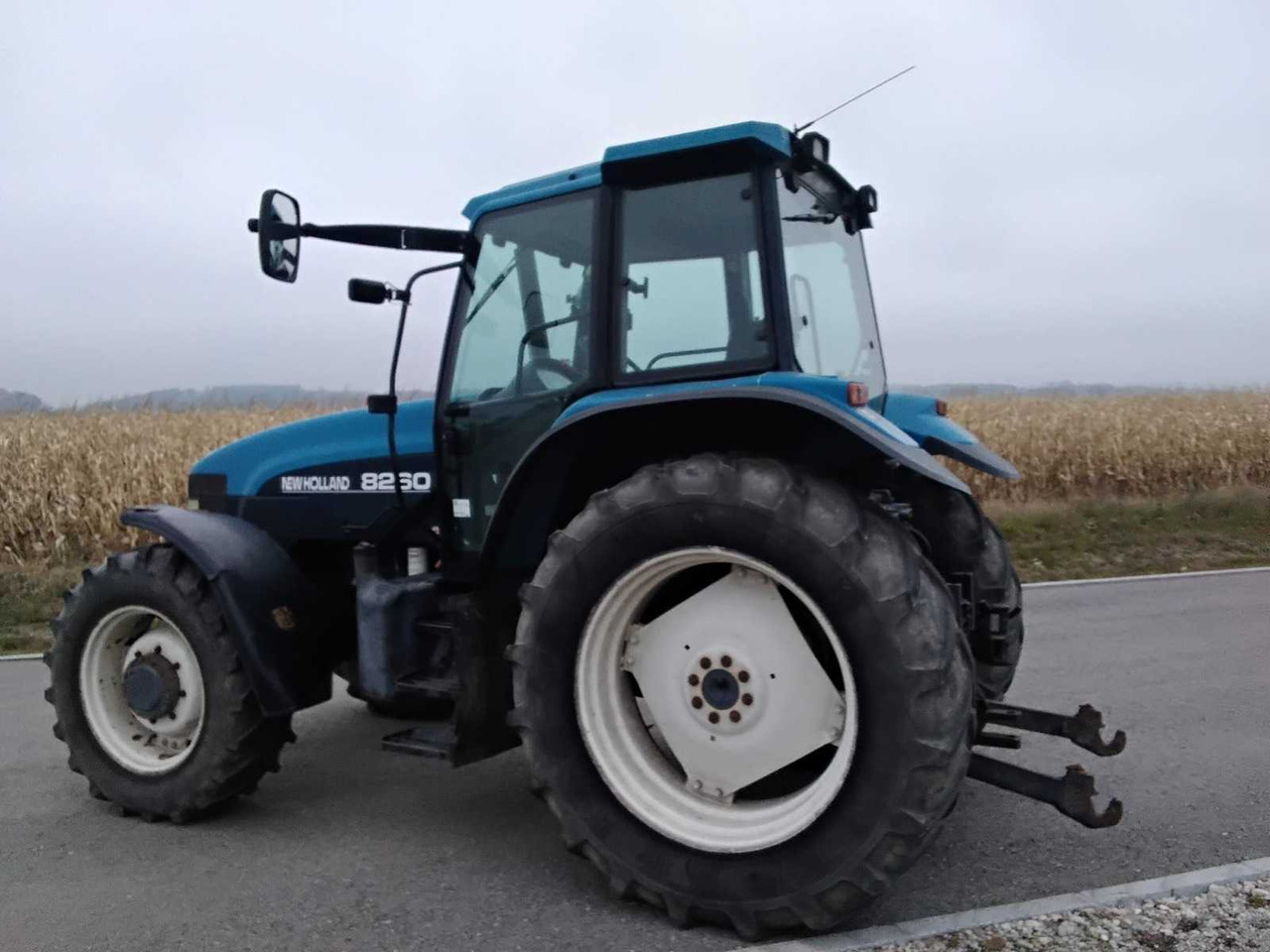 NEW HOLLAND - 8260 - 2000 - AGRICULTURAL TRACTOR WITH FOUR-WHEEL DRIVE - Traktorius: foto 2 NEW HOLLAND - 8260 - 2000 - AGRICULTURAL TRACTOR WITH FOUR-WHEEL DRIVE - Traktorius: foto 2