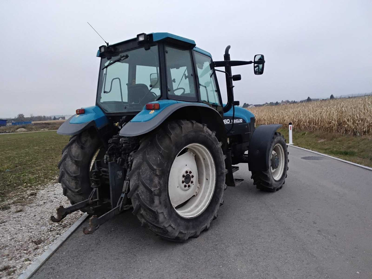NEW HOLLAND - 8260 - 2000 - AGRICULTURAL TRACTOR WITH FOUR-WHEEL DRIVE - Traktorius: foto 4 NEW HOLLAND - 8260 - 2000 - AGRICULTURAL TRACTOR WITH FOUR-WHEEL DRIVE - Traktorius: foto 4