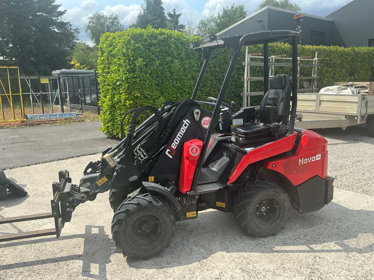 Neomach Nova x30 - Ratinis krautuvas: foto 1 Neomach Nova x30 - Ratinis krautuvas: foto 1