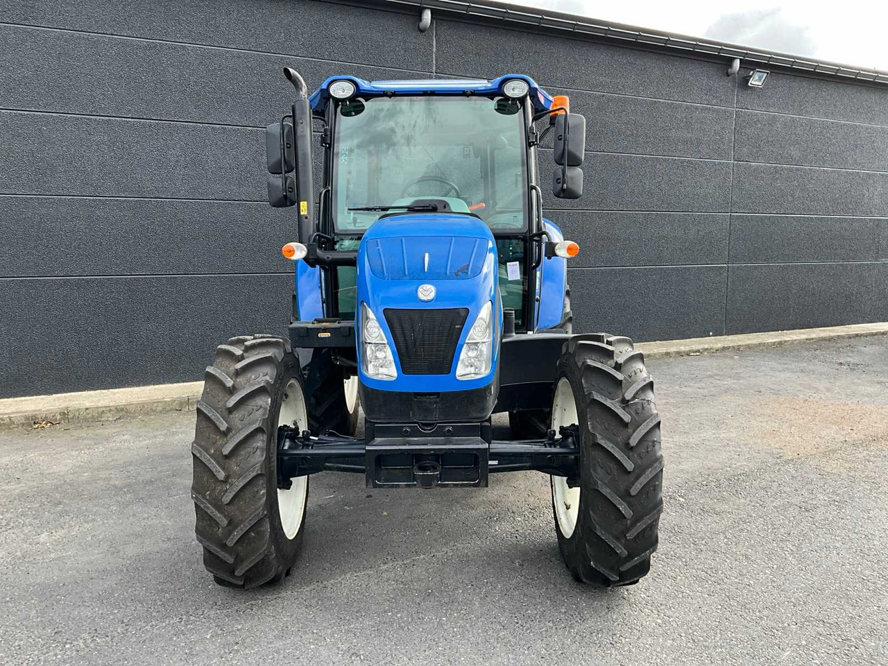 New Holland TD5.85 - Traktorius: foto 2 New Holland TD5.85 - Traktorius: foto 2