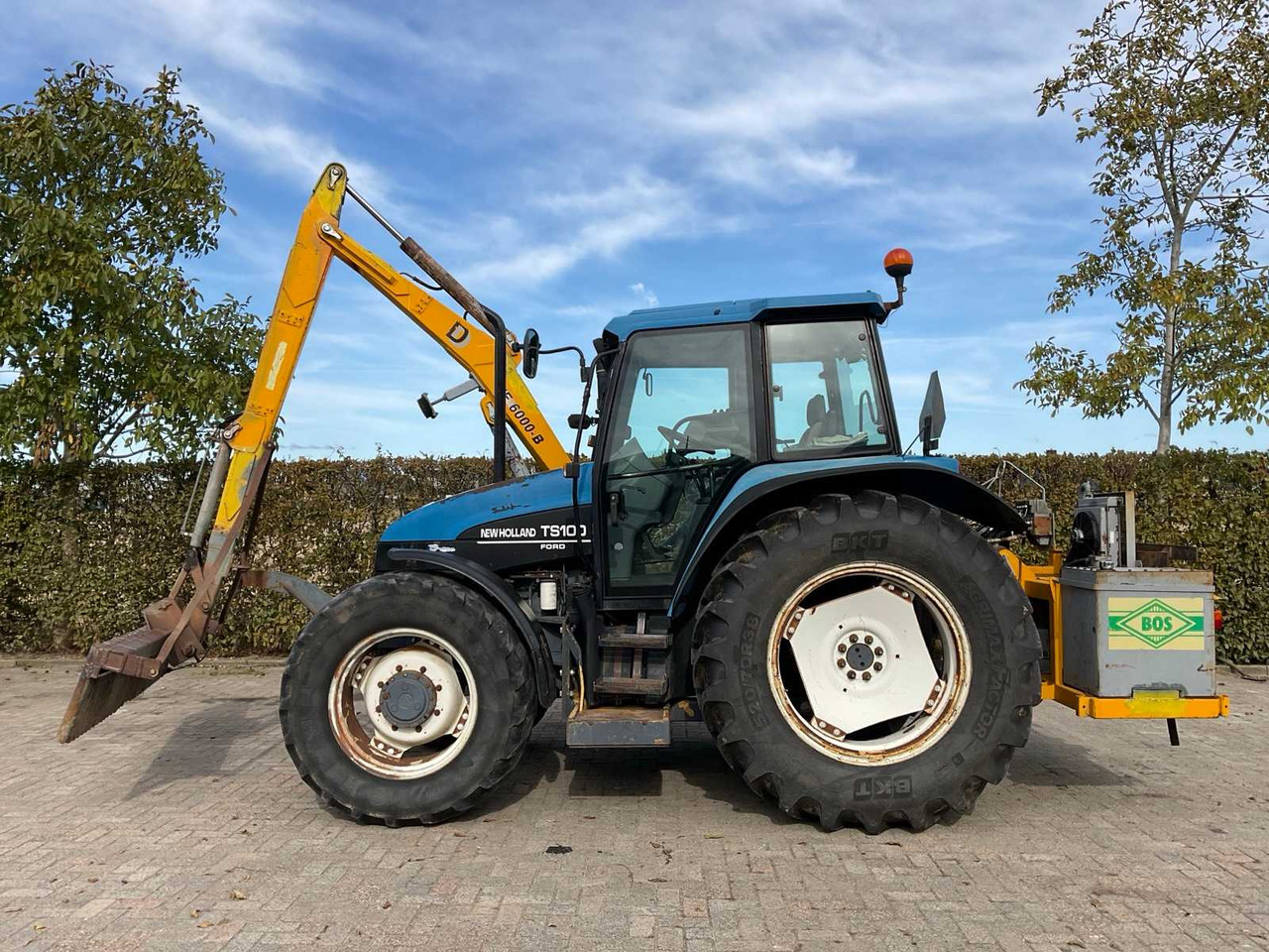 New Holland TS100 - Traktorius: foto 2 New Holland TS100 - Traktorius: foto 2
