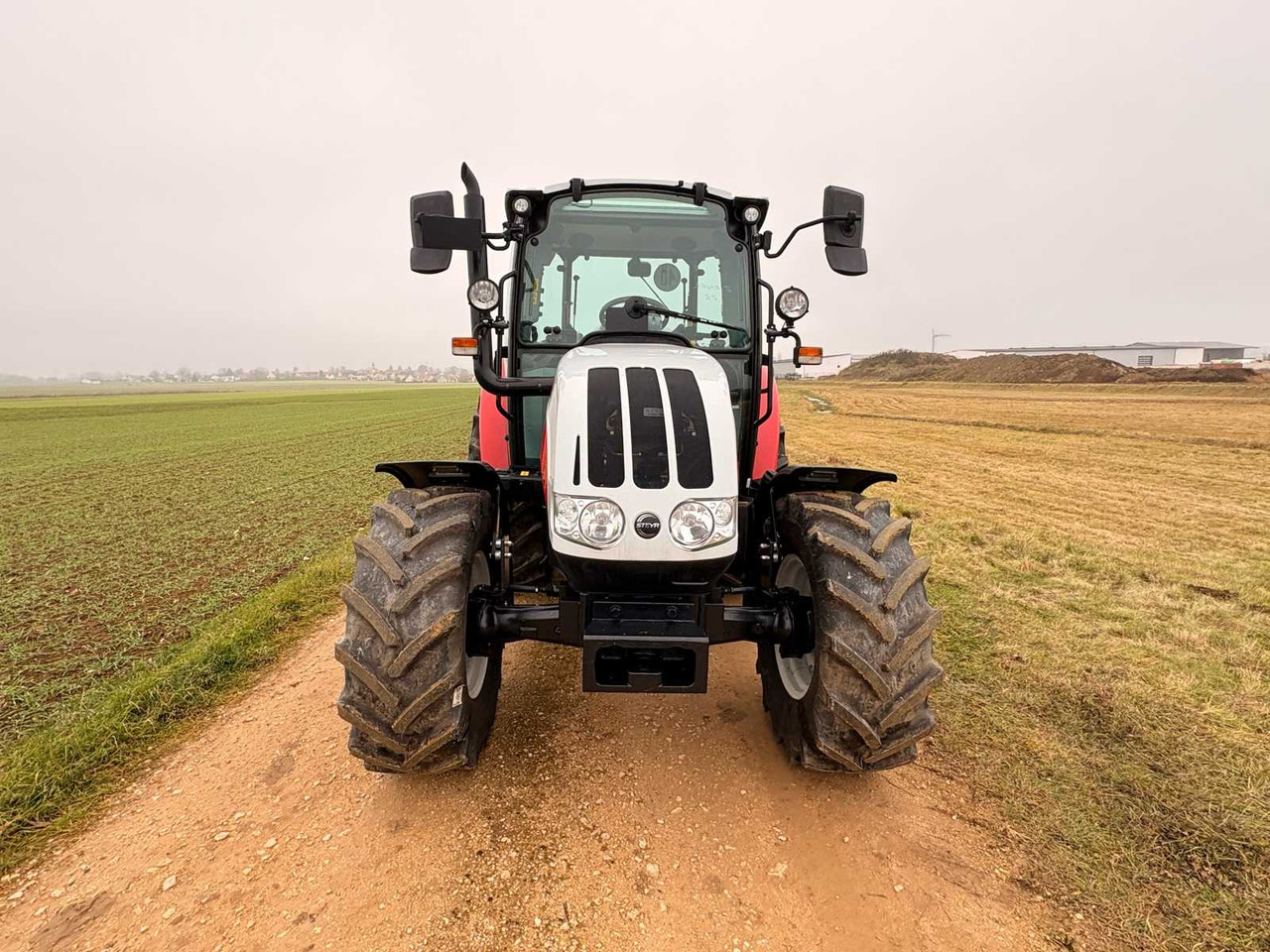 STEYR 4065 S - COMPACT ALL-WHEEL DRIVE TRACTOR (2022) - Traktorius: foto 2 STEYR 4065 S - COMPACT ALL-WHEEL DRIVE TRACTOR (2022) - Traktorius: foto 2