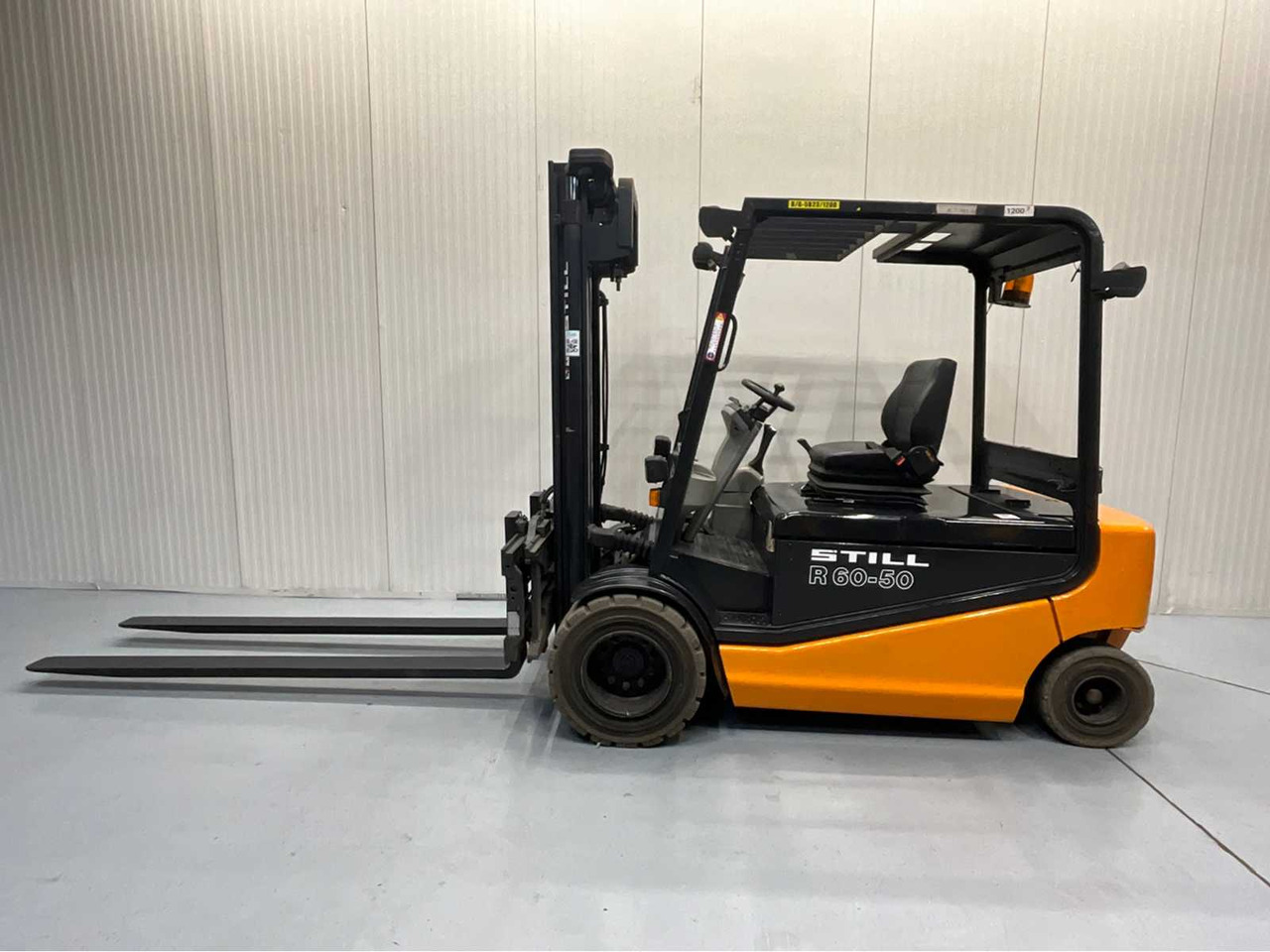 STILL R60-50 - 5000KG FORKLIFT WITH FORK SETTER BATTERY BJ. 2018 - Šakinis krautuvas: foto 3 STILL R60-50 - 5000KG FORKLIFT WITH FORK SETTER BATTERY BJ. 2018 - Šakinis krautuvas: foto 3