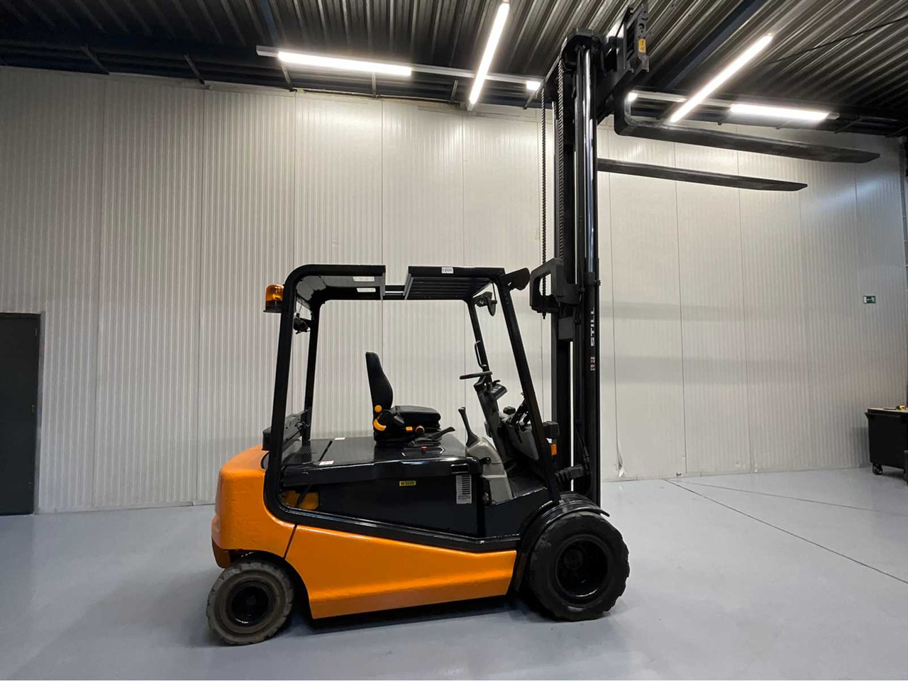 STILL R60-50 FORKLIFT 5000KG WITH FORK POSITIONER - BATTERY 2018 - FORKS 2400MM - Šakinis krautuvas: foto 4 STILL R60-50 FORKLIFT 5000KG WITH FORK POSITIONER - BATTERY 2018 - FORKS 2400MM - Šakinis krautuvas: foto 4