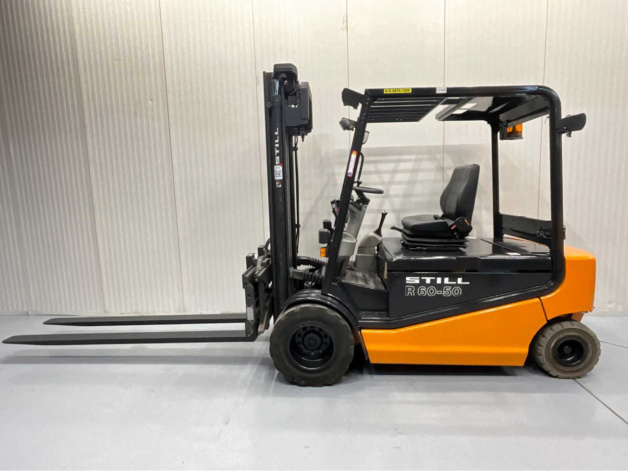 STILL R60-50 FORKLIFT 5000KG WITH FORK POSITIONER - BATTERY 2018 - FORKS 2400MM - Šakinis krautuvas: foto 2 STILL R60-50 FORKLIFT 5000KG WITH FORK POSITIONER - BATTERY 2018 - FORKS 2400MM - Šakinis krautuvas: foto 2