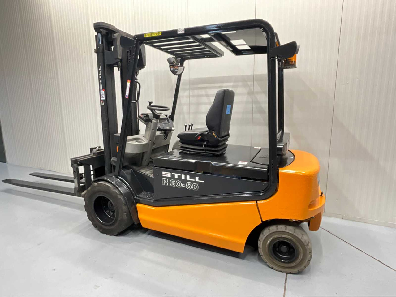 STILL R60-50 FORKLIFT 5000KG WITH FORK POSITIONER - BATTERY 2018 - FORKS 2400MM - Šakinis krautuvas: foto 3 STILL R60-50 FORKLIFT 5000KG WITH FORK POSITIONER - BATTERY 2018 - FORKS 2400MM - Šakinis krautuvas: foto 3