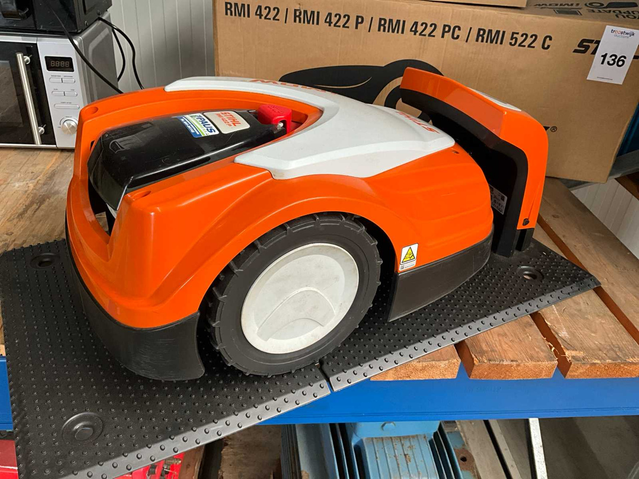Stihl RMI422.2 - Vejapjovė: foto 1 Stihl RMI422.2 - Vejapjovė: foto 1