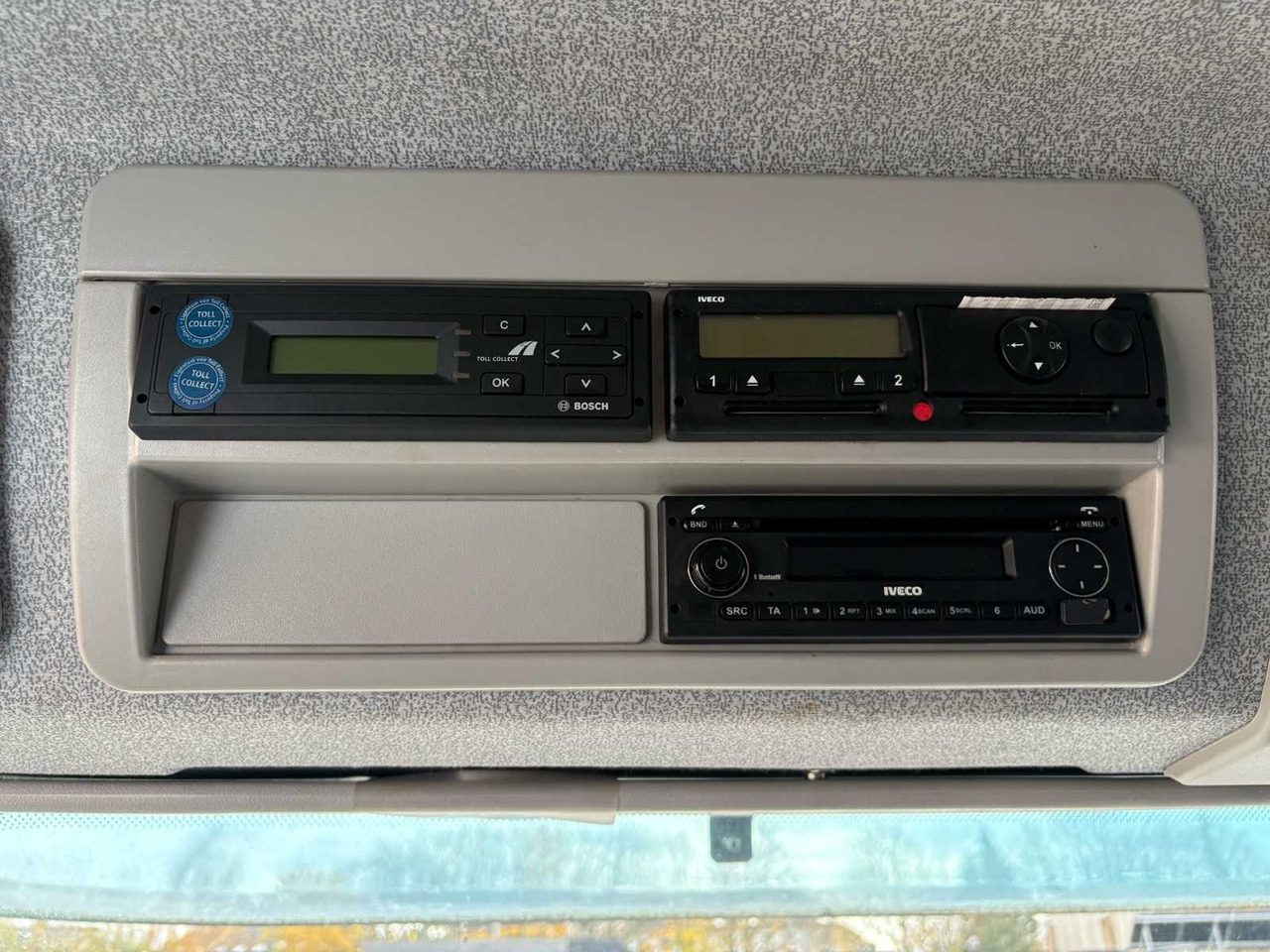 Sunkvežimis IVECO CARGO HOOKLIFT FROM 2015 – INCL. 3 CONTAINERS: foto 19