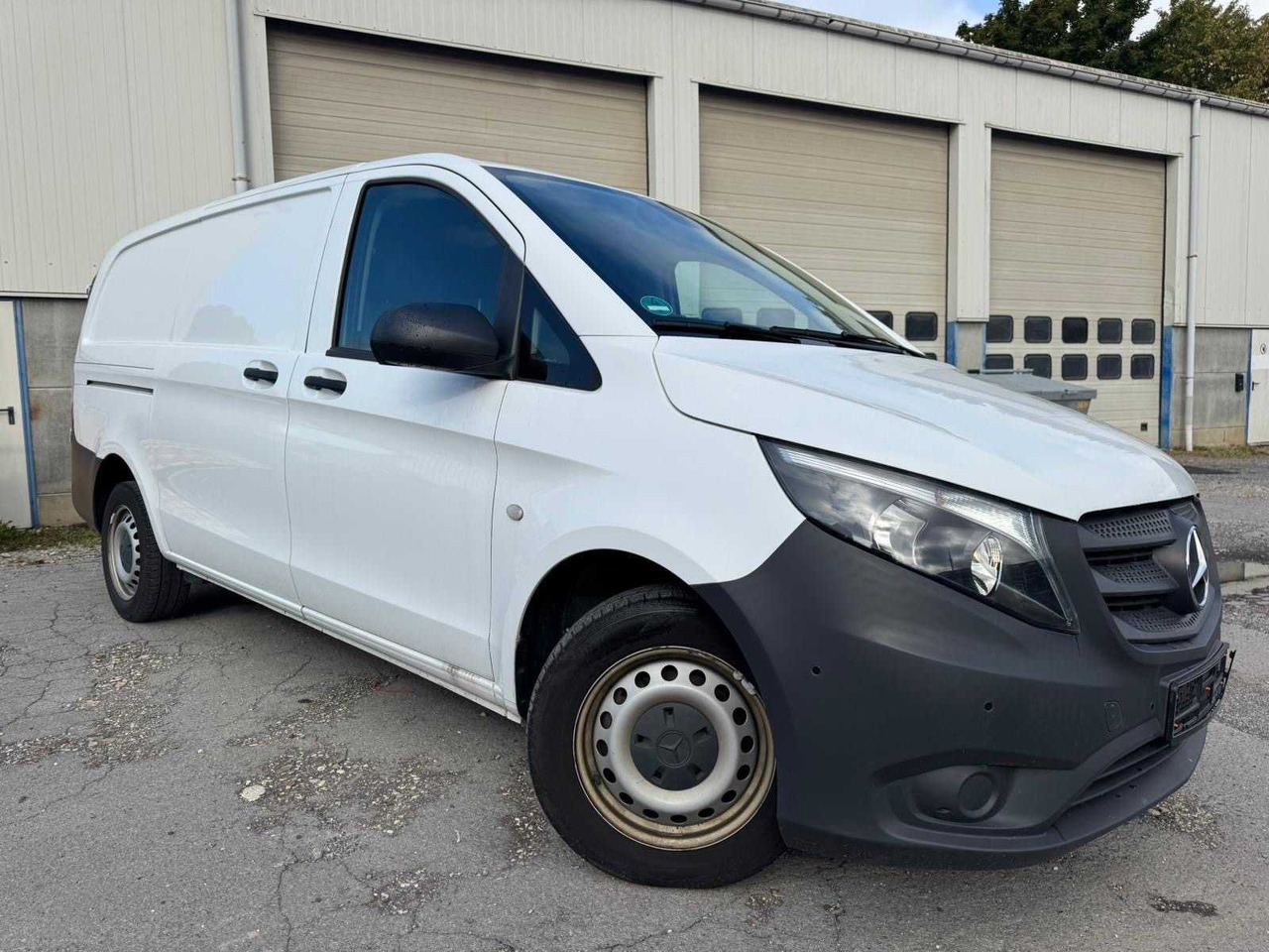 MERCEDES-BENZ VITO 114 CDI KA/L3 – FIRST REG. 2023 – ONLY 31.000 KM – REVERSING CAMERA – TOWBAR - Sunkvežimis: foto 2 MERCEDES-BENZ VITO 114 CDI KA/L3 – FIRST REG. 2023 – ONLY 31.000 KM – REVERSING CAMERA – TOWBAR - Sunkvežimis: foto 2