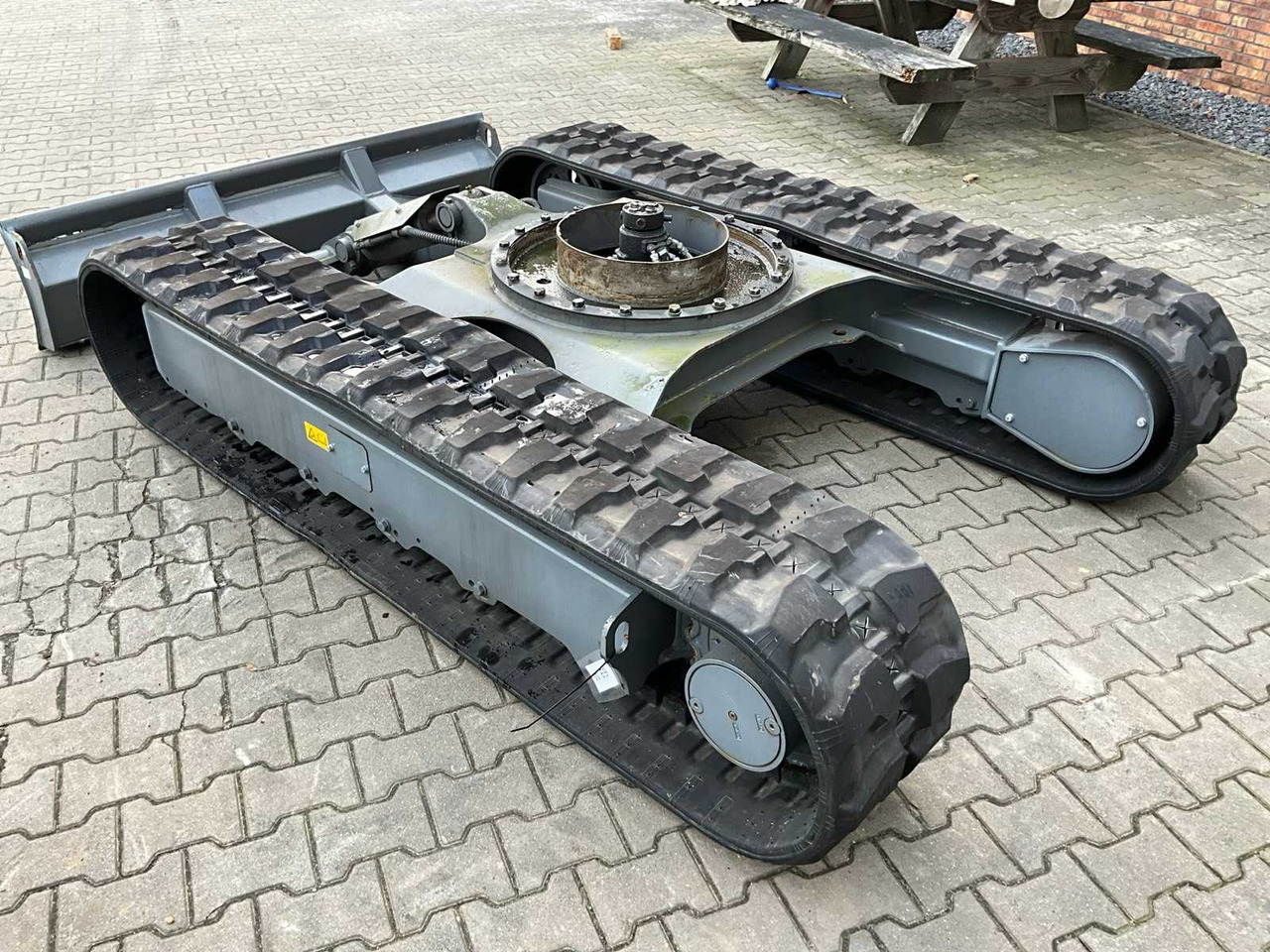 TAKEUCHI TB250-2 TRACKED DUMPER UNDERCARRIAGE - Mini savivartis: foto 4 TAKEUCHI TB250-2 TRACKED DUMPER UNDERCARRIAGE - Mini savivartis: foto 4