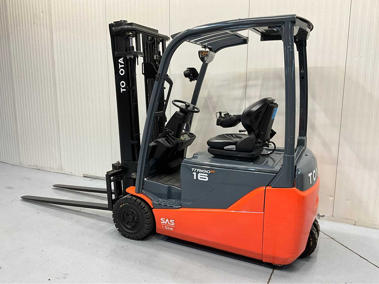 TOYOTA - 8FBE16T - FORKLIFT YEAR OF MANUFACTURE 2019- SPOONS 160CM - 7325 HOURS - SIDE-SHIFT - Šakinis krautuvas: foto 3 TOYOTA - 8FBE16T - FORKLIFT YEAR OF MANUFACTURE 2019- SPOONS 160CM - 7325 HOURS - SIDE-SHIFT - Šakinis krautuvas: foto 3