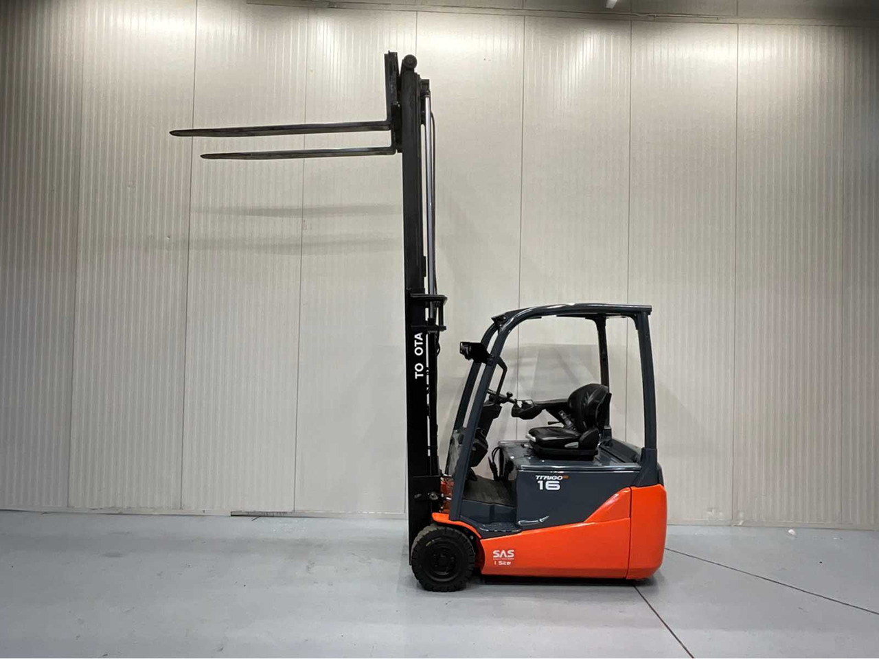 TOYOTA - 8FBE16T - FORKLIFT YEAR OF MANUFACTURE 2019- SPOONS 160CM - 7325 HOURS - SIDE-SHIFT - Šakinis krautuvas: foto 5 TOYOTA - 8FBE16T - FORKLIFT YEAR OF MANUFACTURE 2019- SPOONS 160CM - 7325 HOURS - SIDE-SHIFT - Šakinis krautuvas: foto 5