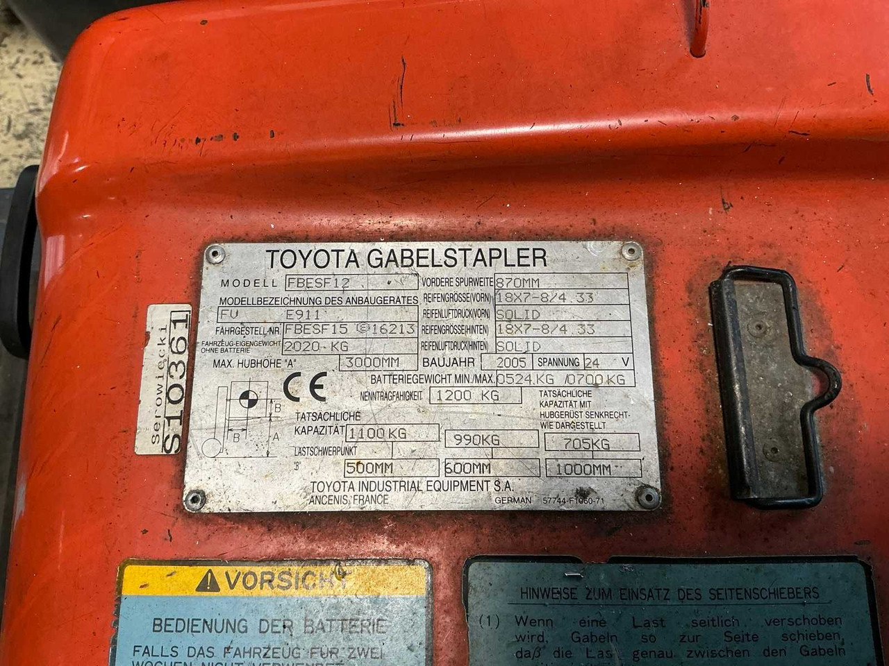 TOYOTA FBESF12 ELECTRIC FORKLIFT (2005) - Šakinis krautuvas: foto 5 TOYOTA FBESF12 ELECTRIC FORKLIFT (2005) - Šakinis krautuvas: foto 5