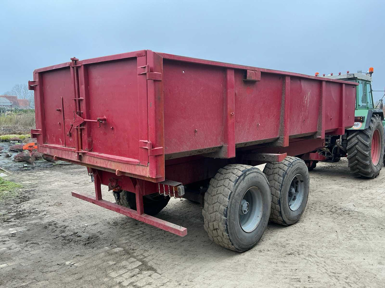 Tipping trailer - Savivartė traktorinė priekaba: foto 4 Tipping trailer - Savivartė traktorinė priekaba: foto 4
