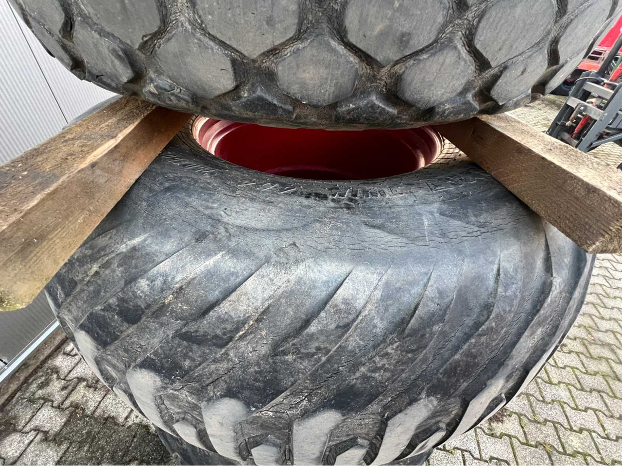 Padangos ir ratlankiai - Traktorius Trelleborg - Alliance - Fendt band op velg: foto 15