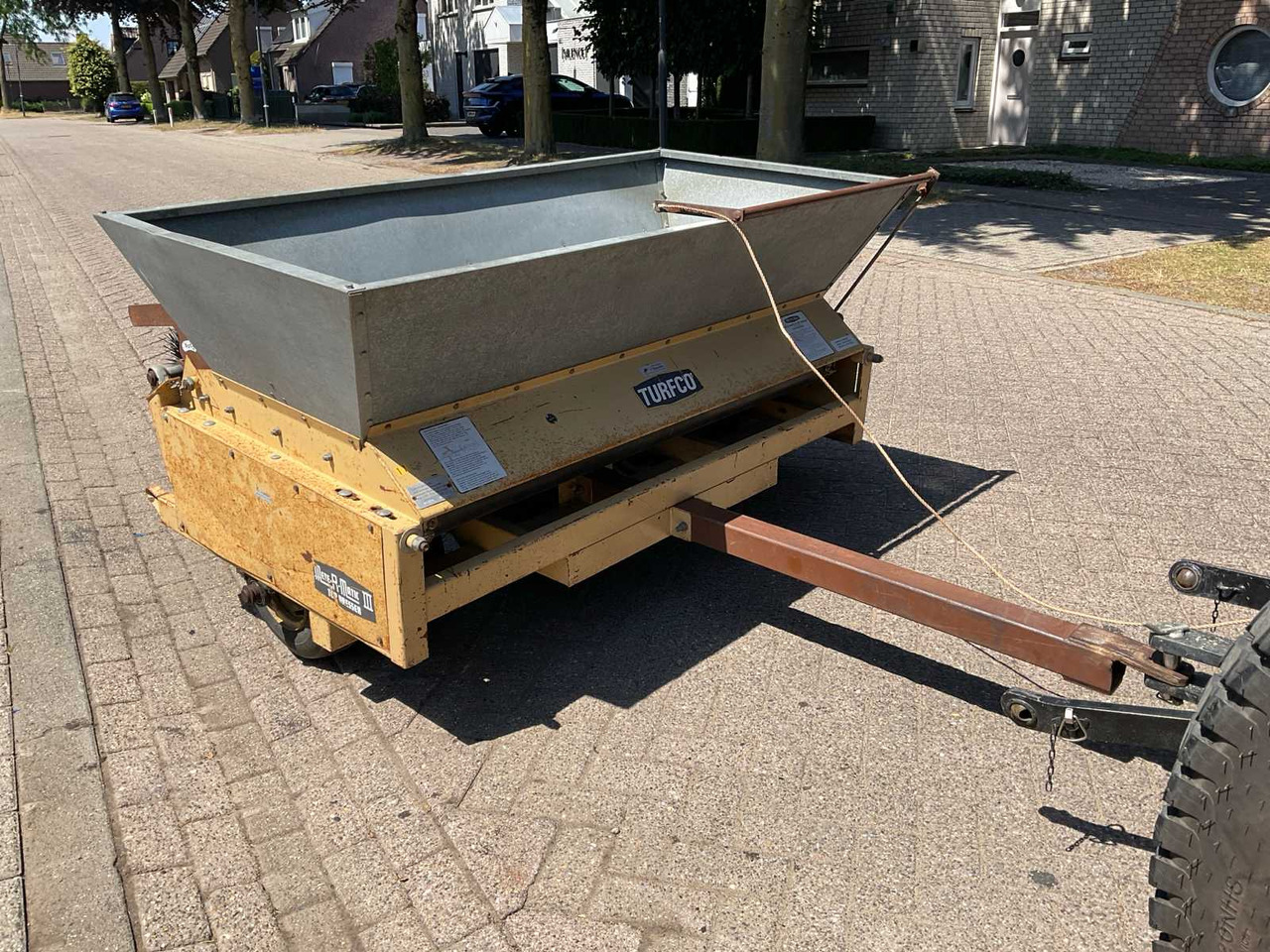 Turfco Mete-r-matic III Top Dresser - Technika sodui ir daržui: foto 3 Turfco Mete-r-matic III Top Dresser - Technika sodui ir daržui: foto 3