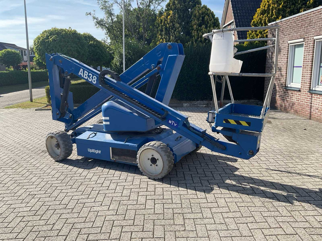 Upright AB 38N - Kėlimo platforma: foto 2 Upright AB 38N - Kėlimo platforma: foto 2
