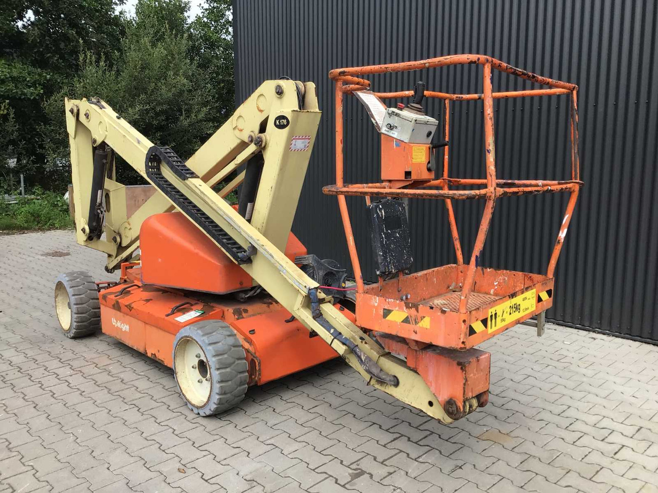 "Upright" AB38N - Kėlimo platforma: foto 5 "Upright" AB38N - Kėlimo platforma: foto 5
