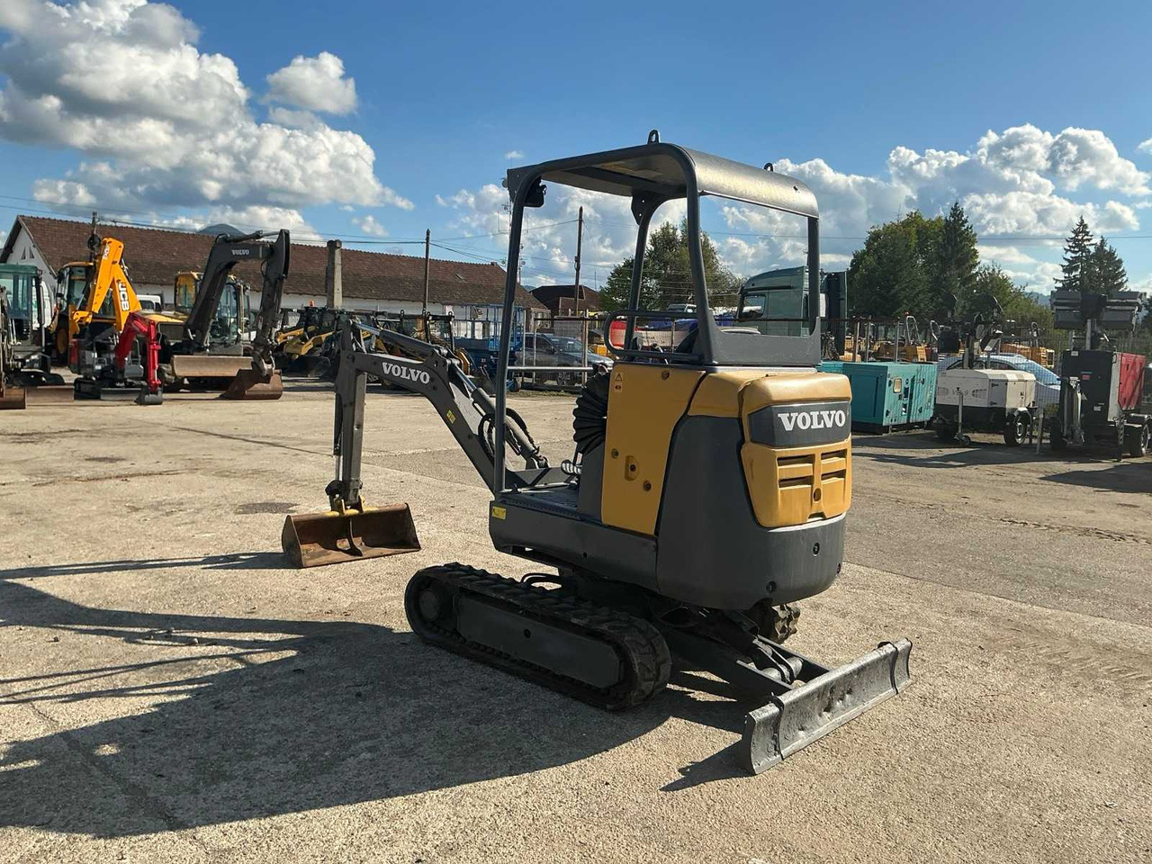VOLVO EC 18 D - Mini ekskavatorius: foto 3 VOLVO EC 18 D - Mini ekskavatorius: foto 3