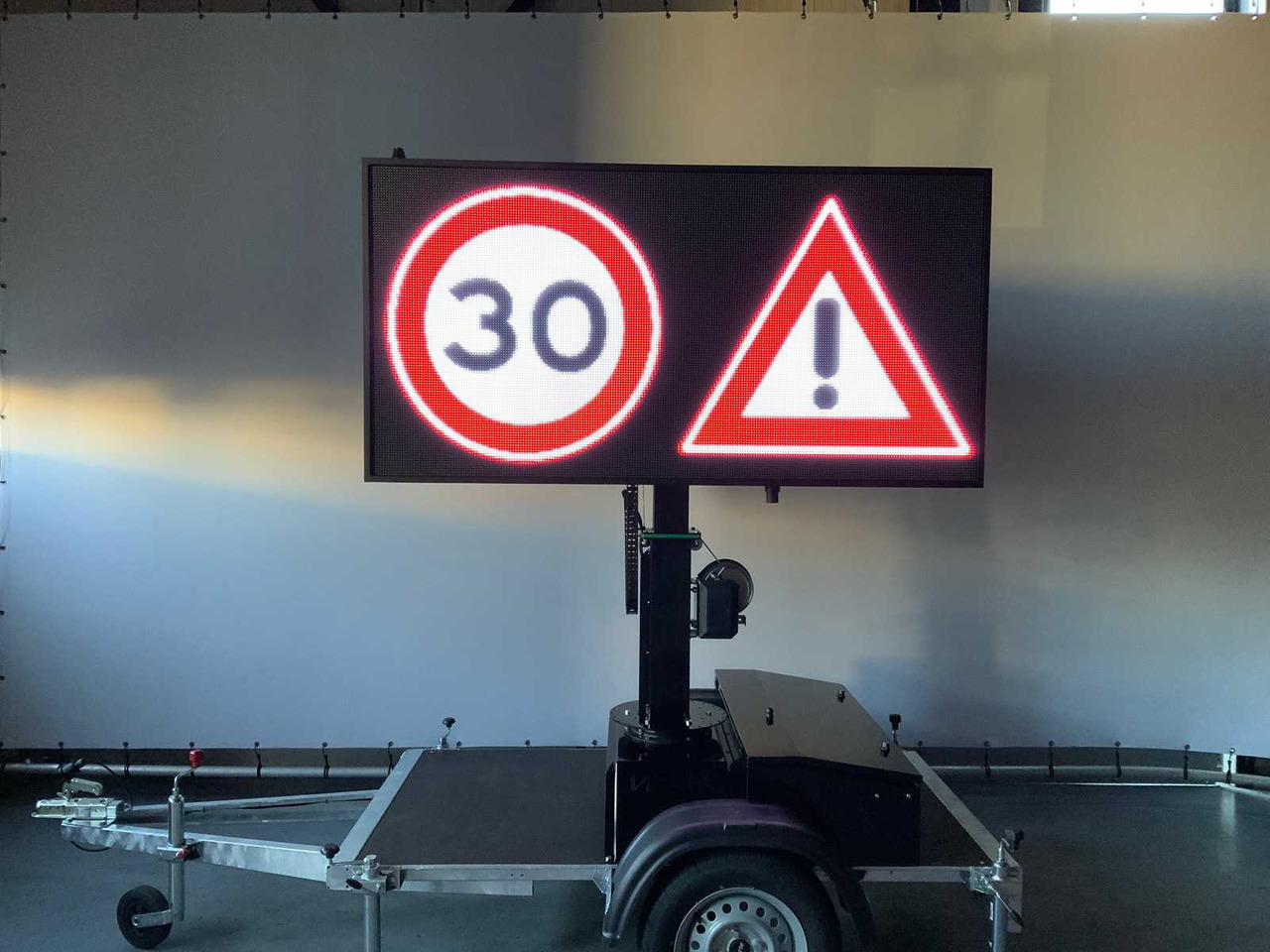 Statybinė įranga, Priekaba Viplex tekstkar P8 ledscherm op aanhangwagen: foto 35
