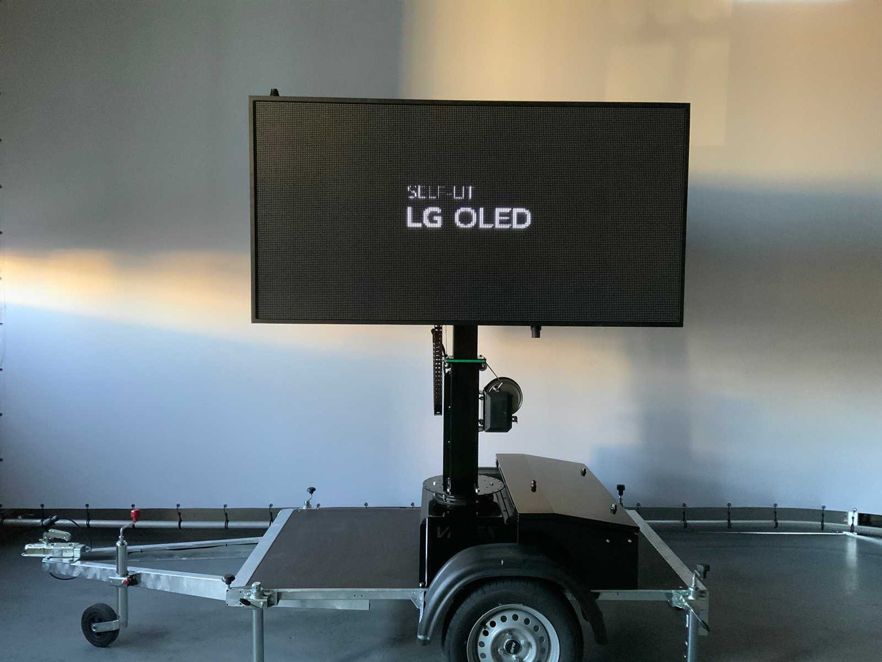Statybinė įranga, Priekaba Viplex tekstkar P8 ledscherm op aanhangwagen: foto 34