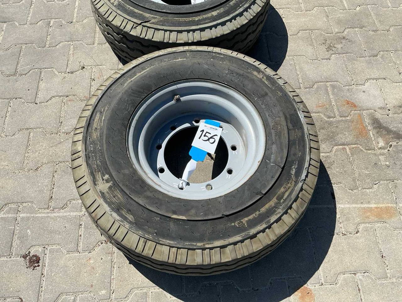 Wheel / tire on rim for Genie aerial platform (2x) - Padangos ir ratlankiai - Traktorius: foto 2 Wheel / tire on rim for Genie aerial platform (2x) - Padangos ir ratlankiai - Traktorius: foto 2
