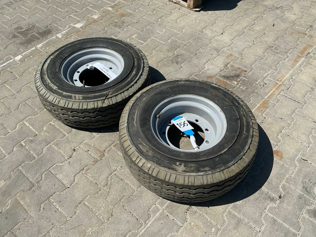 Wheel / tire on rim for Genie aerial platform (2x) - Padangos ir ratlankiai - Traktorius: foto 1 Wheel / tire on rim for Genie aerial platform (2x) - Padangos ir ratlankiai - Traktorius: foto 1