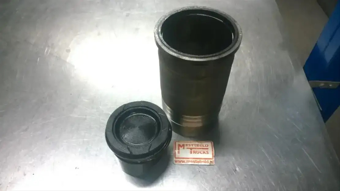 DAF Zuiger + bus - Variklis ir dalys - Sunkvežimis: foto 1 DAF Zuiger + bus - Variklis ir dalys - Sunkvežimis: foto 1