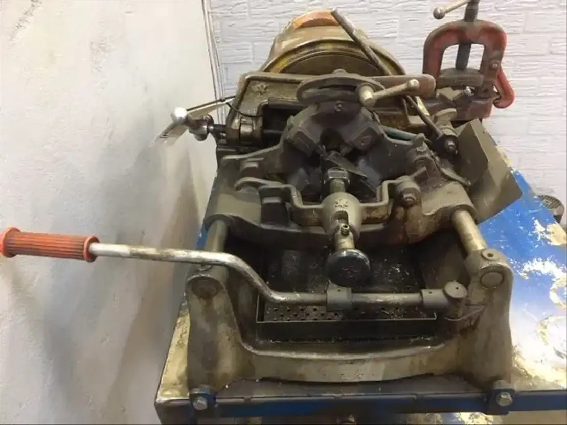 Diversen Draadsnijmachine Brutol type 713 - Staklės: foto 4 Diversen Draadsnijmachine Brutol type 713 - Staklės: foto 4