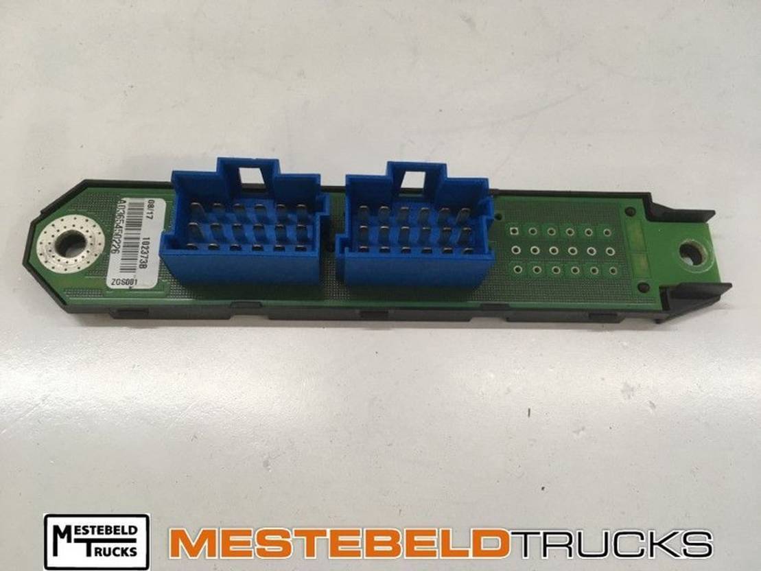 Mercedes Benz Elektrische koppeling - Elektros sistema - Sunkvežimis: foto 1 Mercedes Benz Elektrische koppeling - Elektros sistema - Sunkvežimis: foto 1