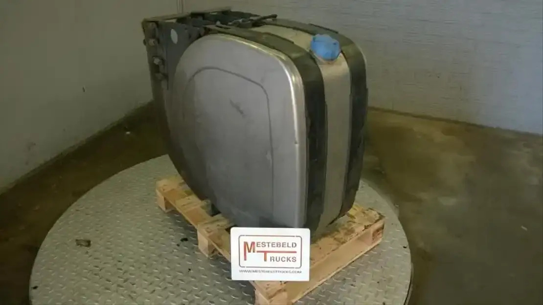 Volvo Ad-blue tank - Išmetimo sistema - Sunkvežimis: foto 1 Volvo Ad-blue tank - Išmetimo sistema - Sunkvežimis: foto 1