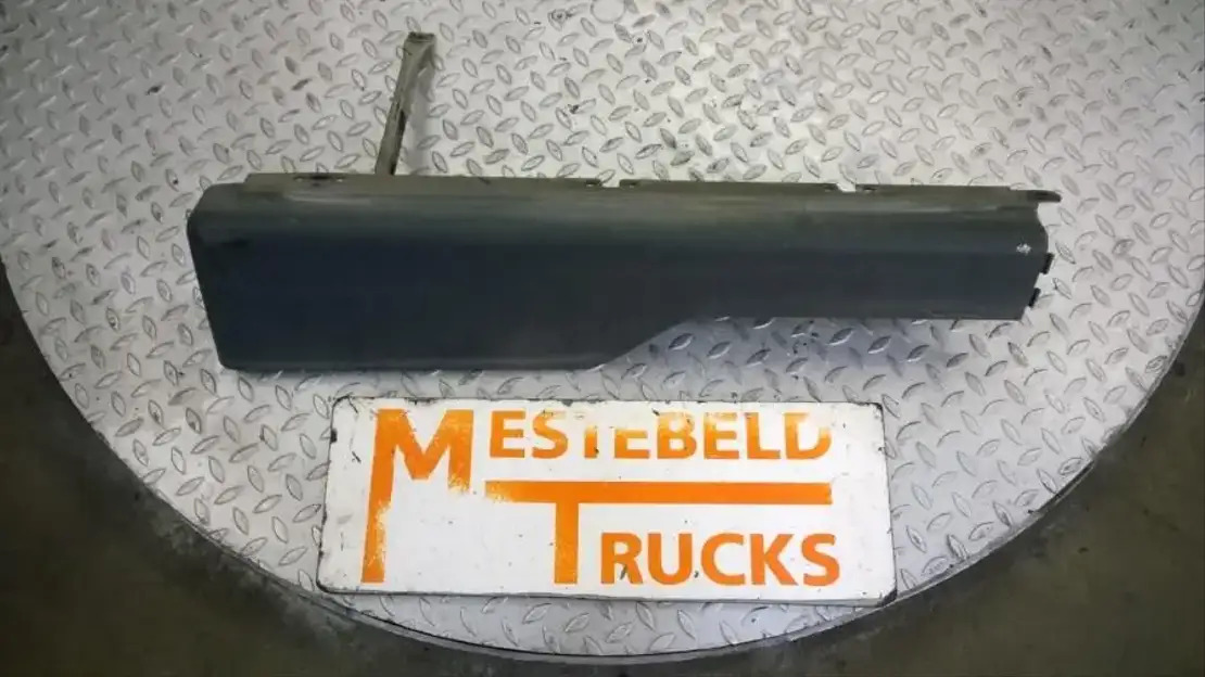 Volvo Spatschermverlenger rechts - Kabina ir interjeras - Sunkvežimis: foto 1 Volvo Spatschermverlenger rechts - Kabina ir interjeras - Sunkvežimis: foto 1