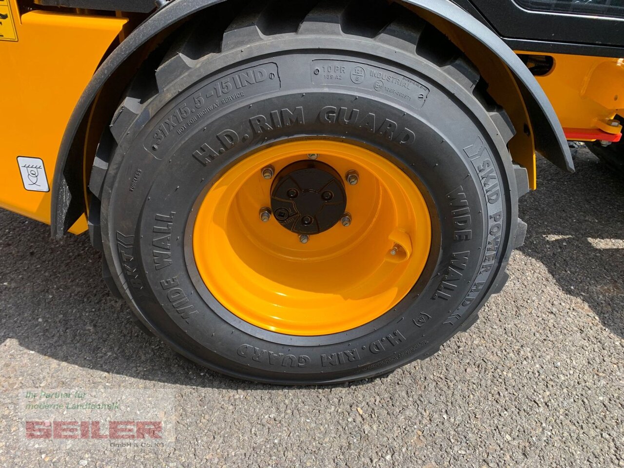 JCB 403 Agri Plus - Šarnyrinis krautuvas: foto 5 JCB 403 Agri Plus - Šarnyrinis krautuvas: foto 5