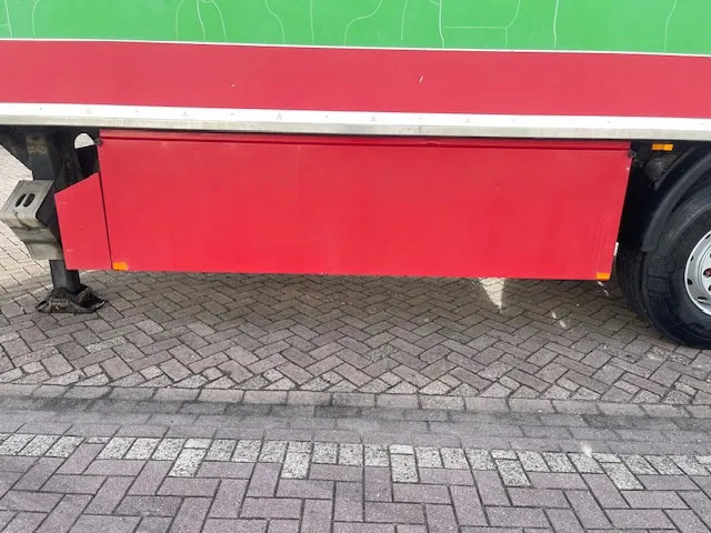 Kögel 3 AXELS (2X LIFT AXELS) DISK BRAKE 7CM FRIGO BOX - Furgonas puspriekabė: foto 5 Kögel 3 AXELS (2X LIFT AXELS) DISK BRAKE 7CM FRIGO BOX - Furgonas puspriekabė: foto 5